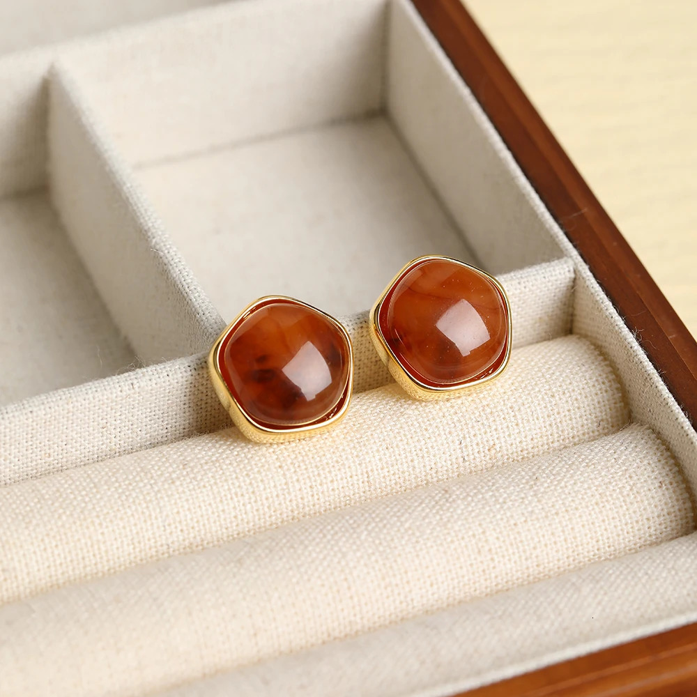European Trend High Amber Earrings For Women Fashion French Retro Style Jewelry Girl Gift Accessories 250409