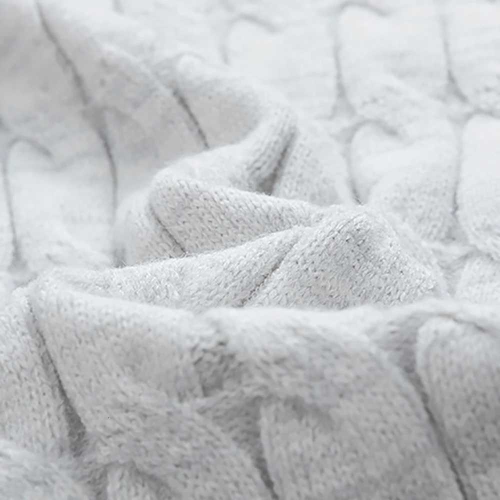 Fashion Two new mens autumn and winter base knitted sweater round-neck sweater mens thickened solid color loose knitted sweater Y251110