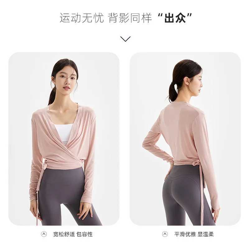 Long sleeved loose fit sports shirt for womens gym yoga fitness breathable double-layer design hem with top soft and comfortable sports jacketXJ250410