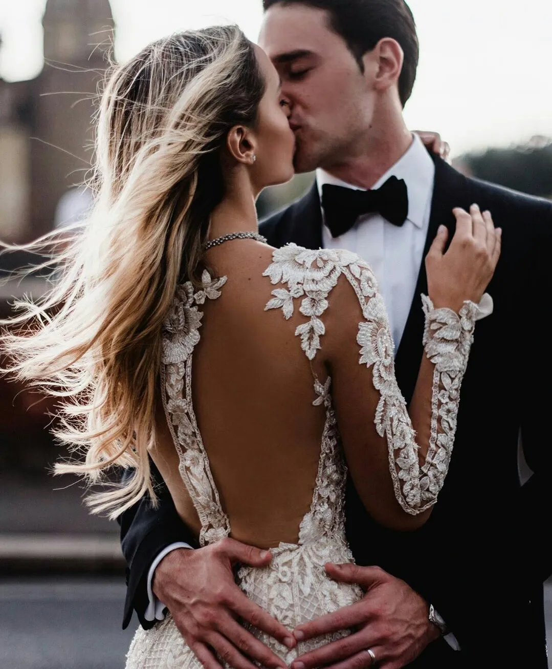 226 Designer Mermaid Wedding Dress With Long Sleeves Chic Ivory Lace Appliqued Bohemian Country Civil Bridal Gowns Sexy Deep V Neck Fitted Robe De Mar