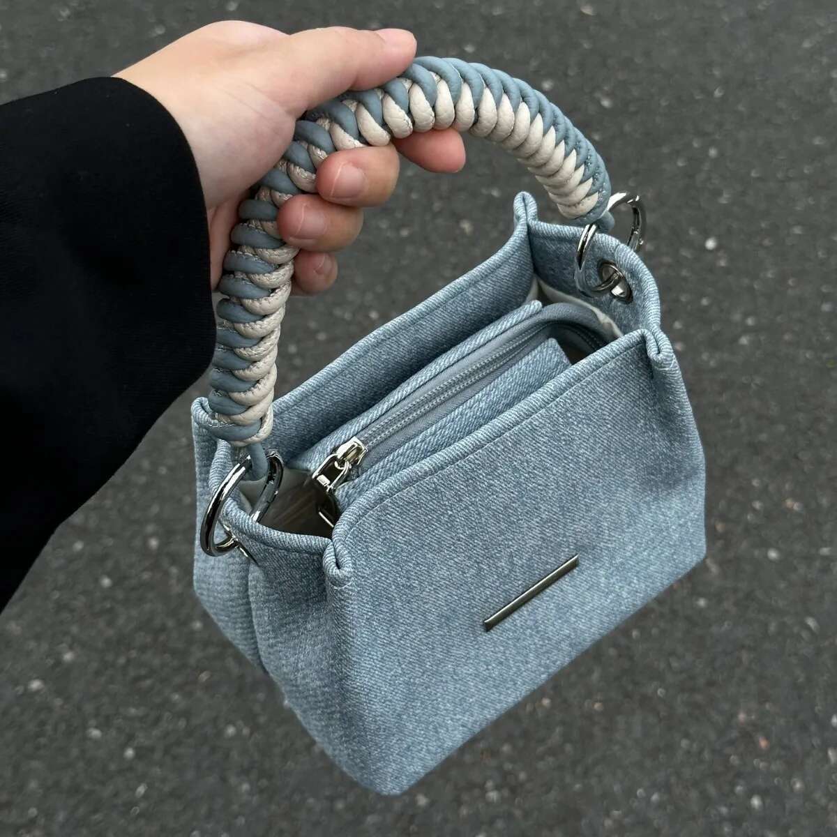 Stylish Spring Denim Top-Handle Fashion Woven Handle Women's Trend Sier Chain Crossbody Bucket Bag Office Commute Handbag