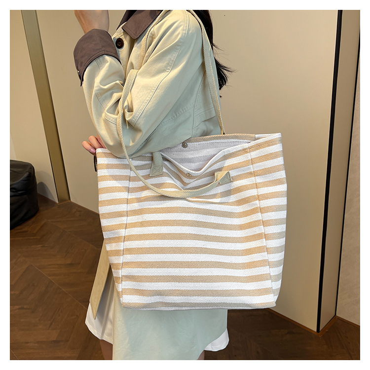 Women's Large Capacity Single Shoulder 2025 New Women's Designer Bag Niche Zebra Print Canvas Handheld Mother Handbag Outdoor Leisure Multif