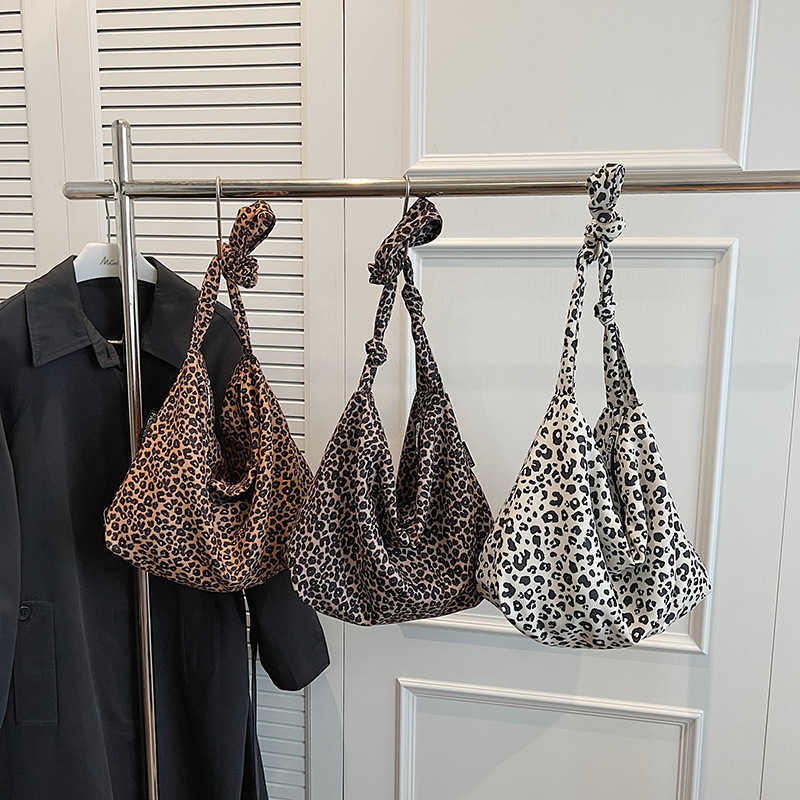 New Fashion Single Shoulder Bag Casual Versatile Large Capacity Tote Bag Women's Bag Trendy Personality Leopard Print Commuter Bag