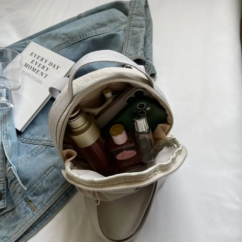 Commuting Canvas Round Cake Bag Women Niche n Handheld Pleated Fashionable Simple Crossbody Singleshoulder Zipper 251110