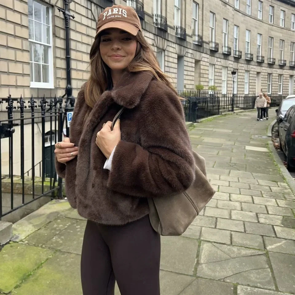 Winter Womens Clothing Style Versatile Collar Long Sleeve Artificial Fur Effect Short Coat 251110