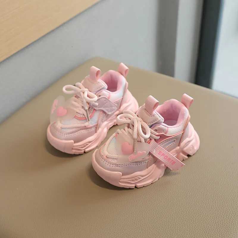 Spring Summer Children Mesh Sneakers Girls Breathable Running Shoes Princess Fashion Heart Design Sneakers Baby Soft Clunky Shoe W251110