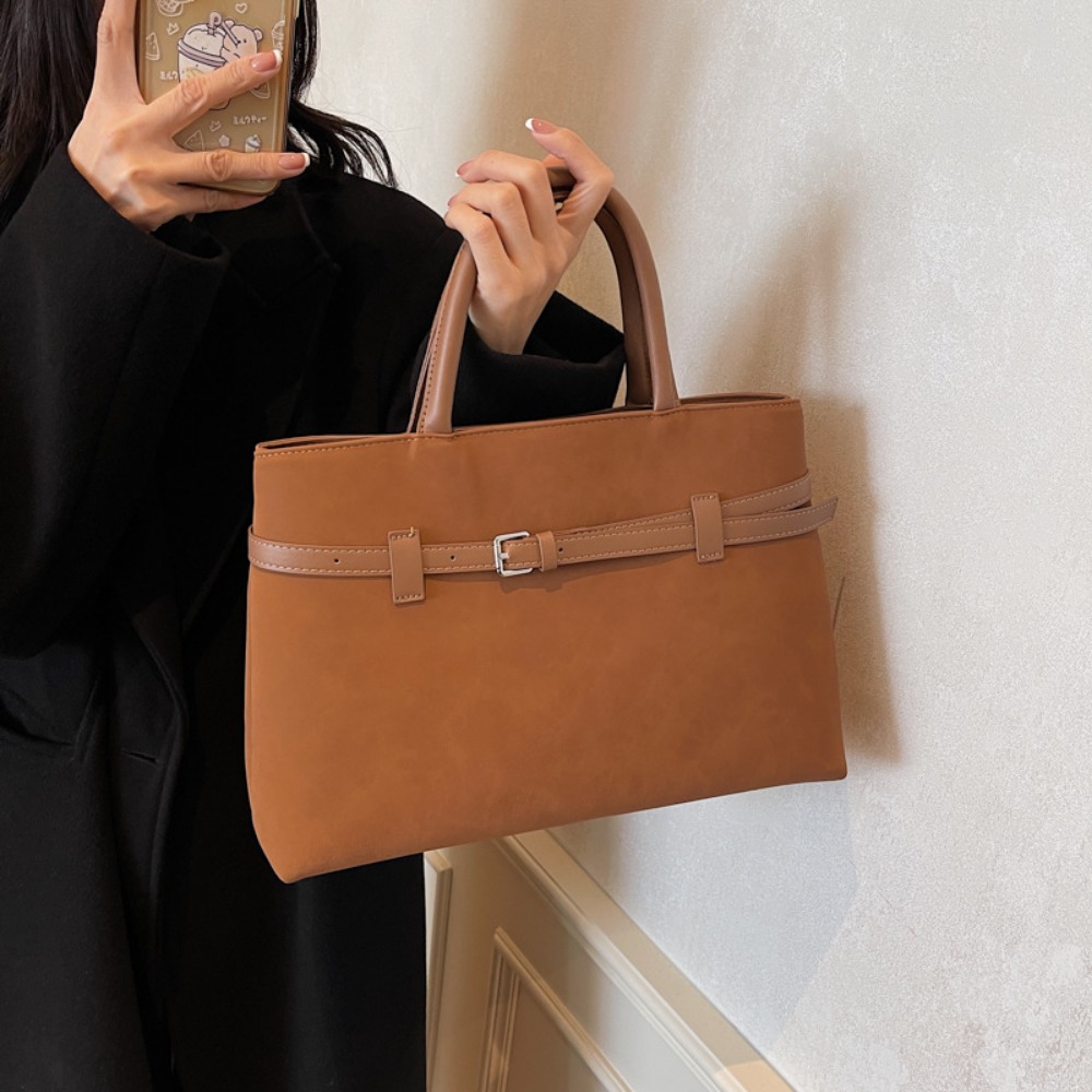 Stylish Vintage Design Shoulder Handbag with Multiple Compartments Perfect for Work and Travel