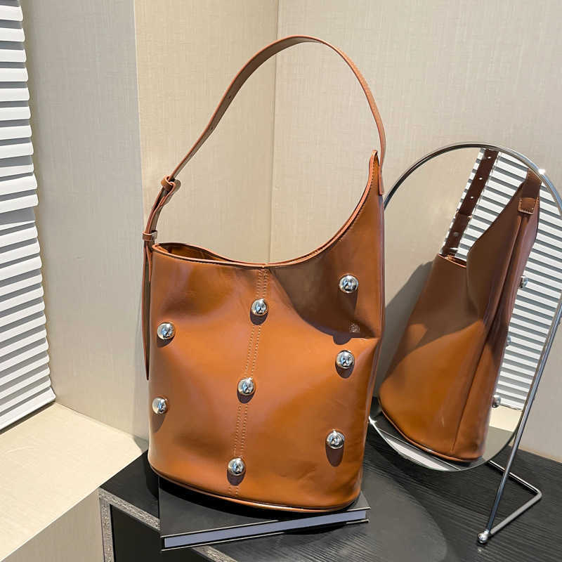 Niche Design Underarm Bag for Women New Style Personalized Handheld Tote Bag Casual Large Capacity Rivet Shoulder Bag