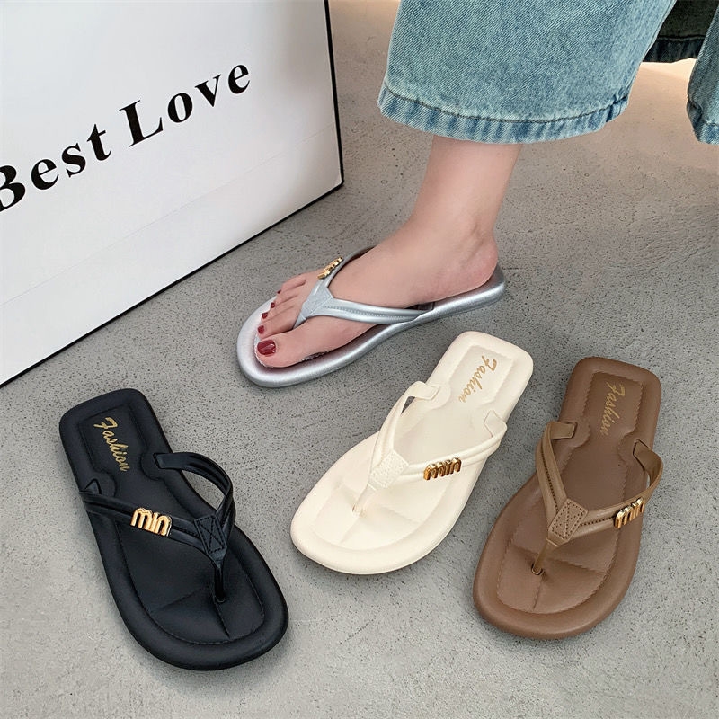 Designer's new fashion flip-flops women's shoes 2025 summer hot selling niche retro all-match outside wear clip toe a variety of colors