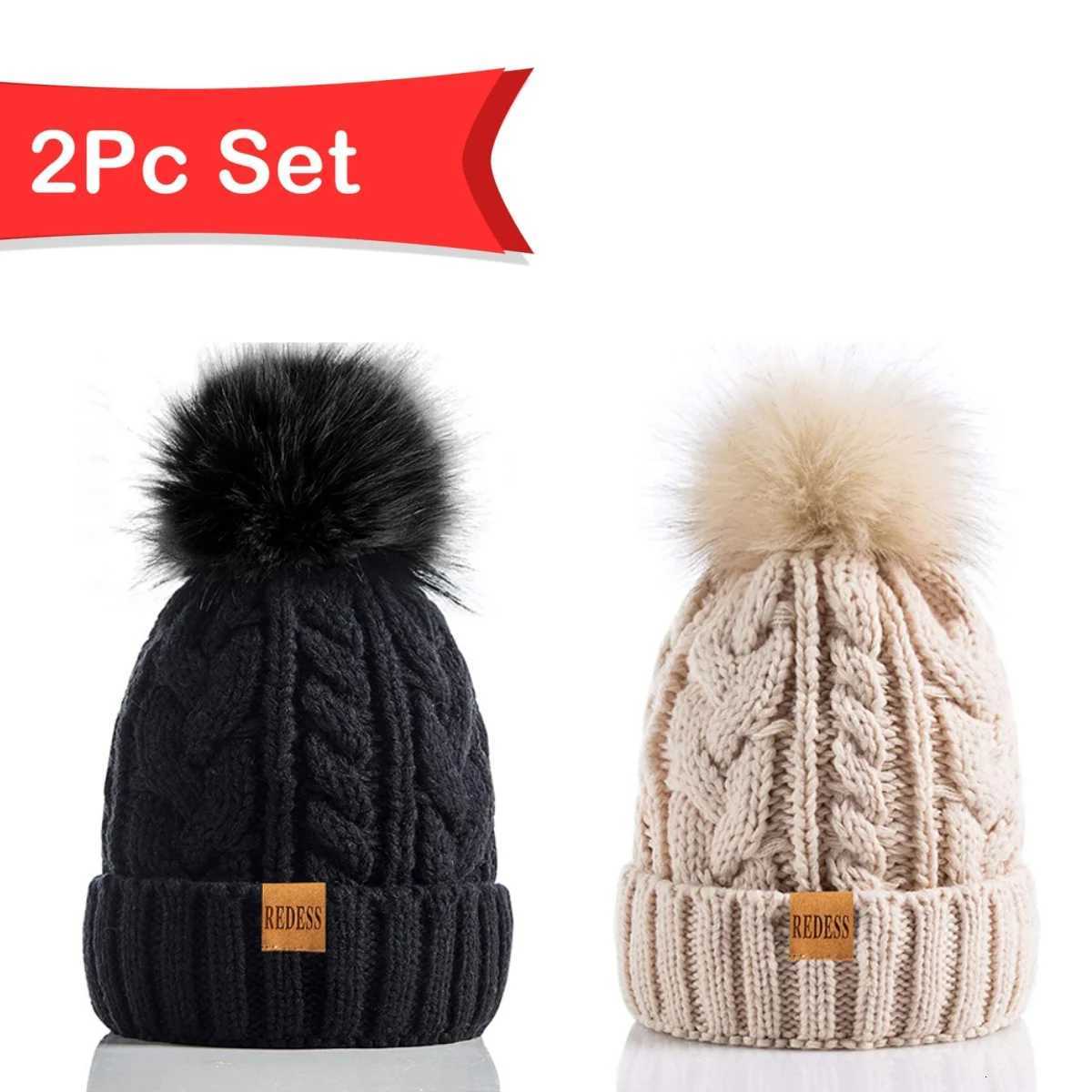 Women Winter Pompom Beanie Hat with Warm Fleece LinedSuitable for keeping warm when going skiing outsidetwo-piece setXJ251110
