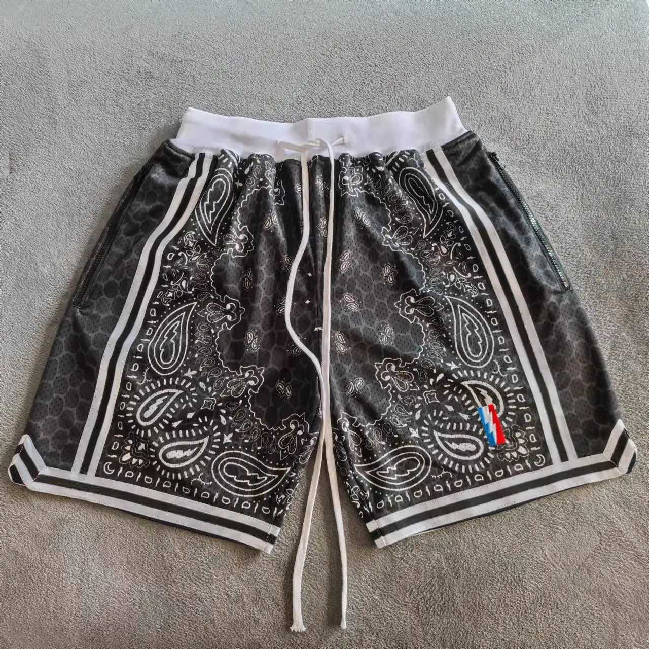Best Los Angeles style black Paisley print basketball shorts with zippered pockets worn by Bryant Street in training pants X250410