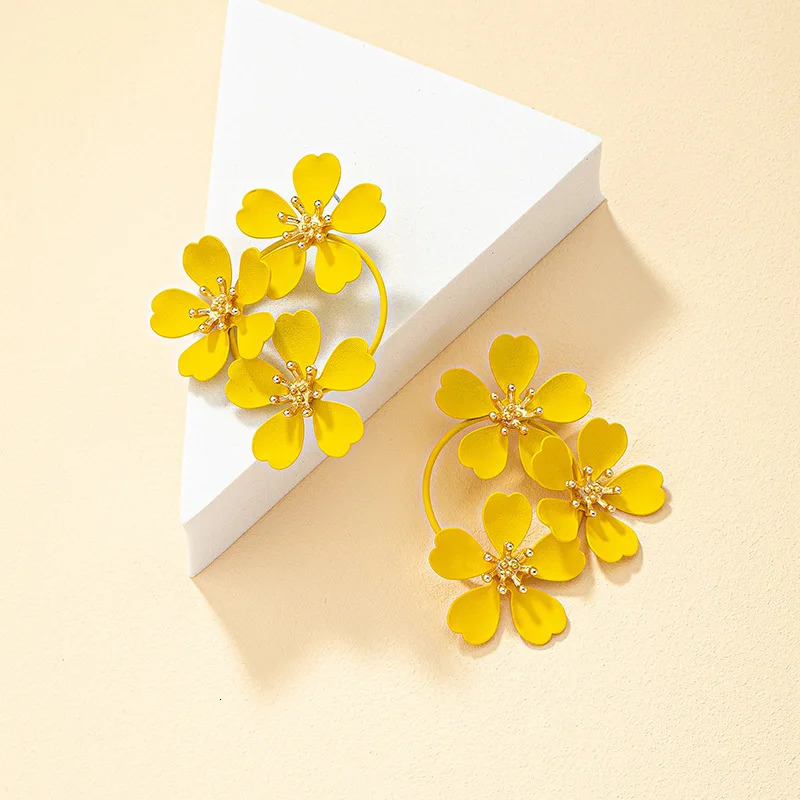 Geometric Retro Three-dimensional Flower Earrings For Women Holiday Party Gift Fashion Jewelry Ear Accessories BE490 250409