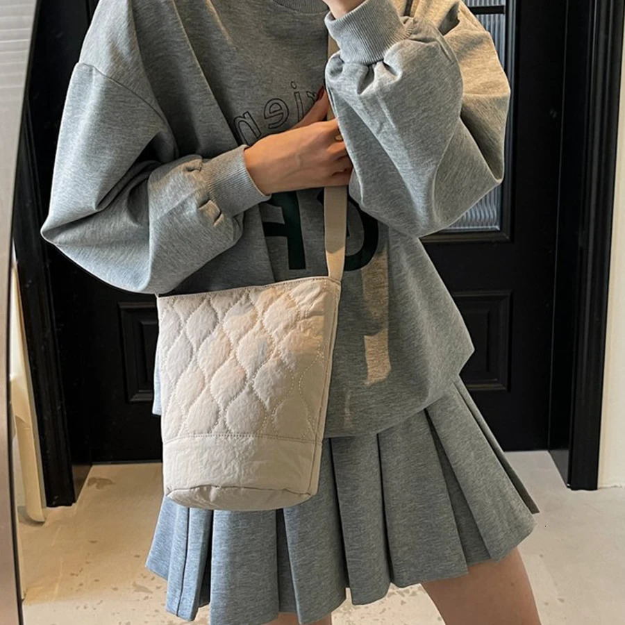 Grid Crossbody Bag Adjustable Straps Durable Material Green Color Secure Zipper Clre for Outdoor Travel Commuting And Casua 251110