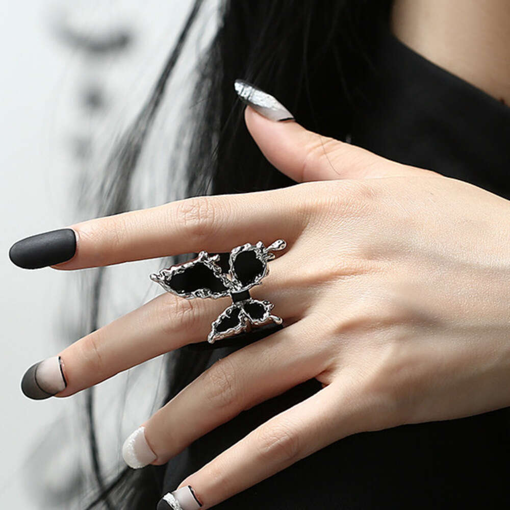 DHcollections New Chinese Style Butterfly Ring for Women, Black Star Body, Niche Design, Light Luxury, Dark Style, Index Finger Couple Ring, Trendy