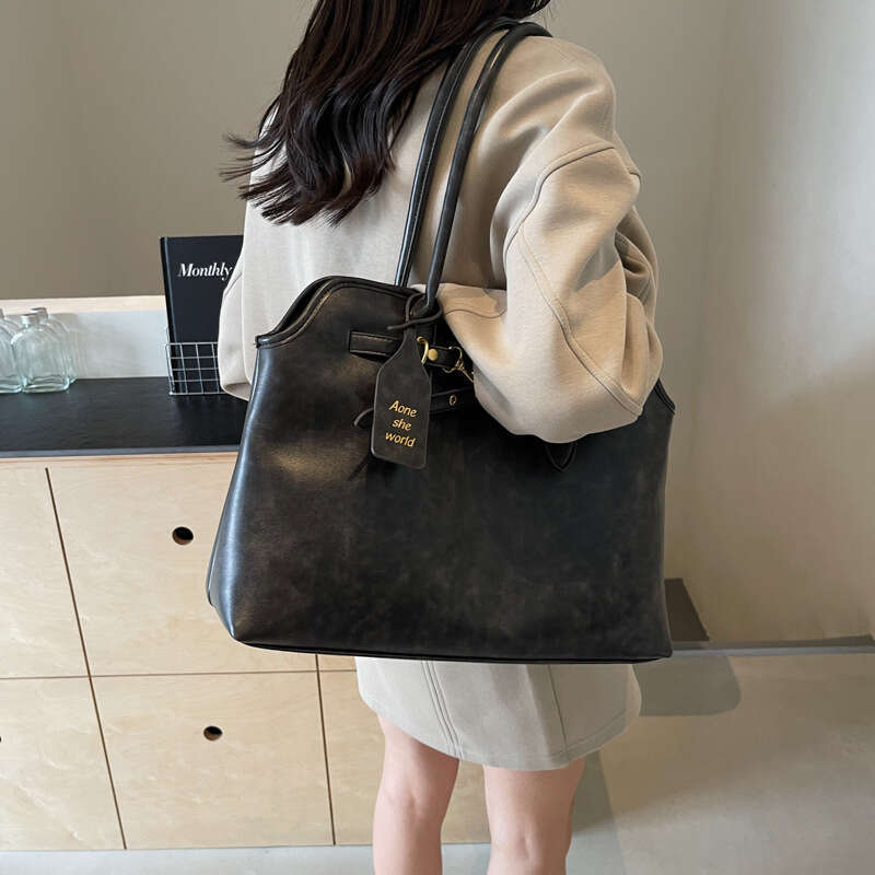 2025 New Simple Vintage Handheld Commuter for Women High-end Large Capacity Shoulder Bag