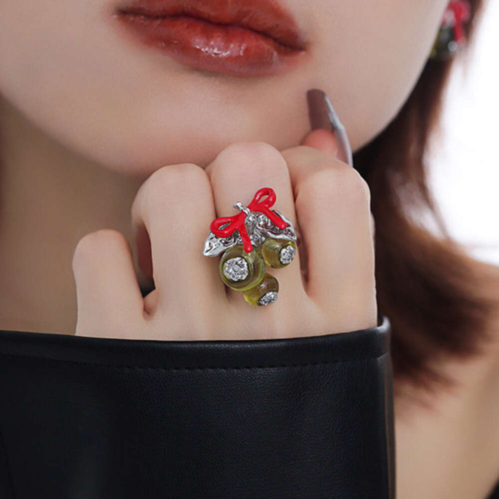 DHcollections Original Niche Design Unique Temperament High-end Bowknot Green Grape for Women Fresh Sweet Cool Fashion Index Finger Ring