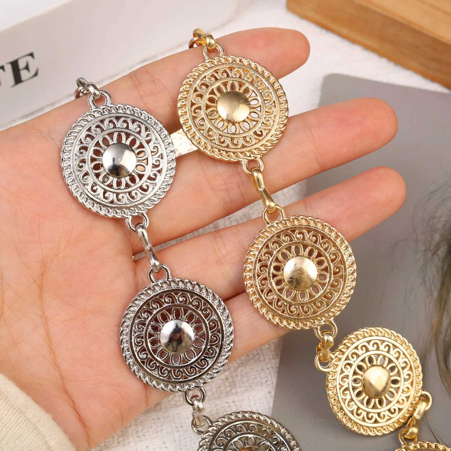 Vintage metal waist chain elegant womens disc Bohen body chain Wen fashionable circular pendant circular waist chain X250410