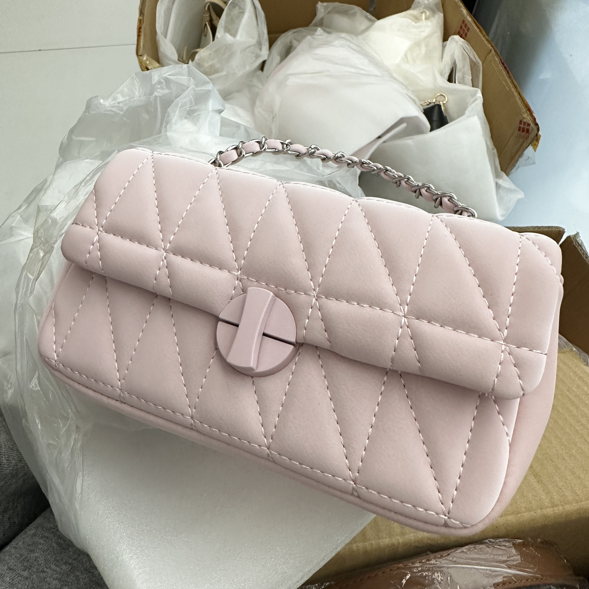 2025S New Model Designer Bag New High Quality Texture Women S Dia Grid Chain Single Underarm Bag Versatile Cross Shoulder Small Square Bag Totebag