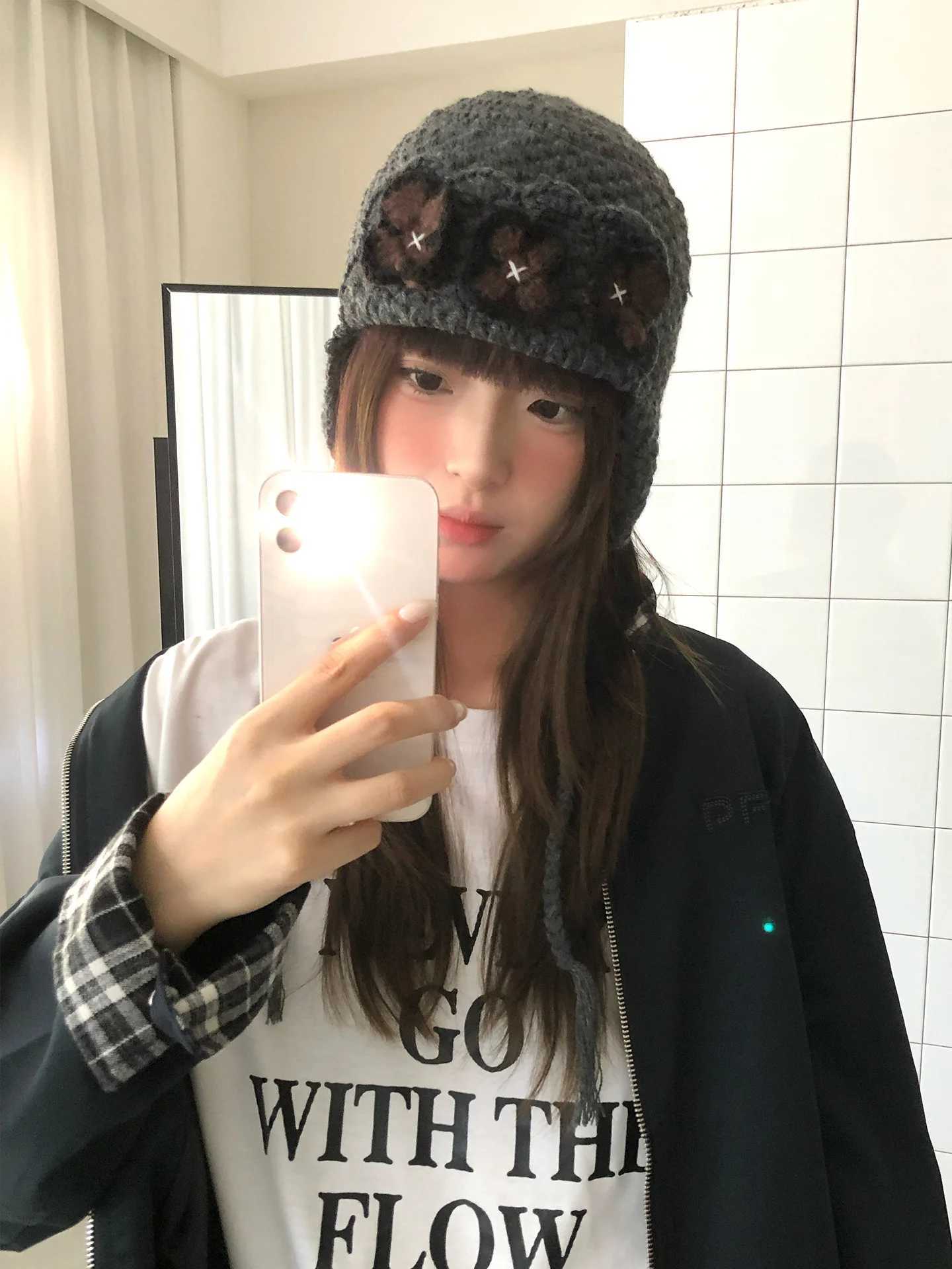 Korean Retro Knitted Floral Beanie Hat For Women To Keep Warm Ears On Autumn And Winter TravelXJ251110