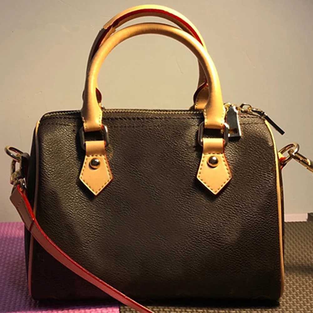 1Set DIY Kraft Paper Sewing Pattern For Handmade handbag Template Leather Craft Stencil Sewing 21x15x13cm K251110