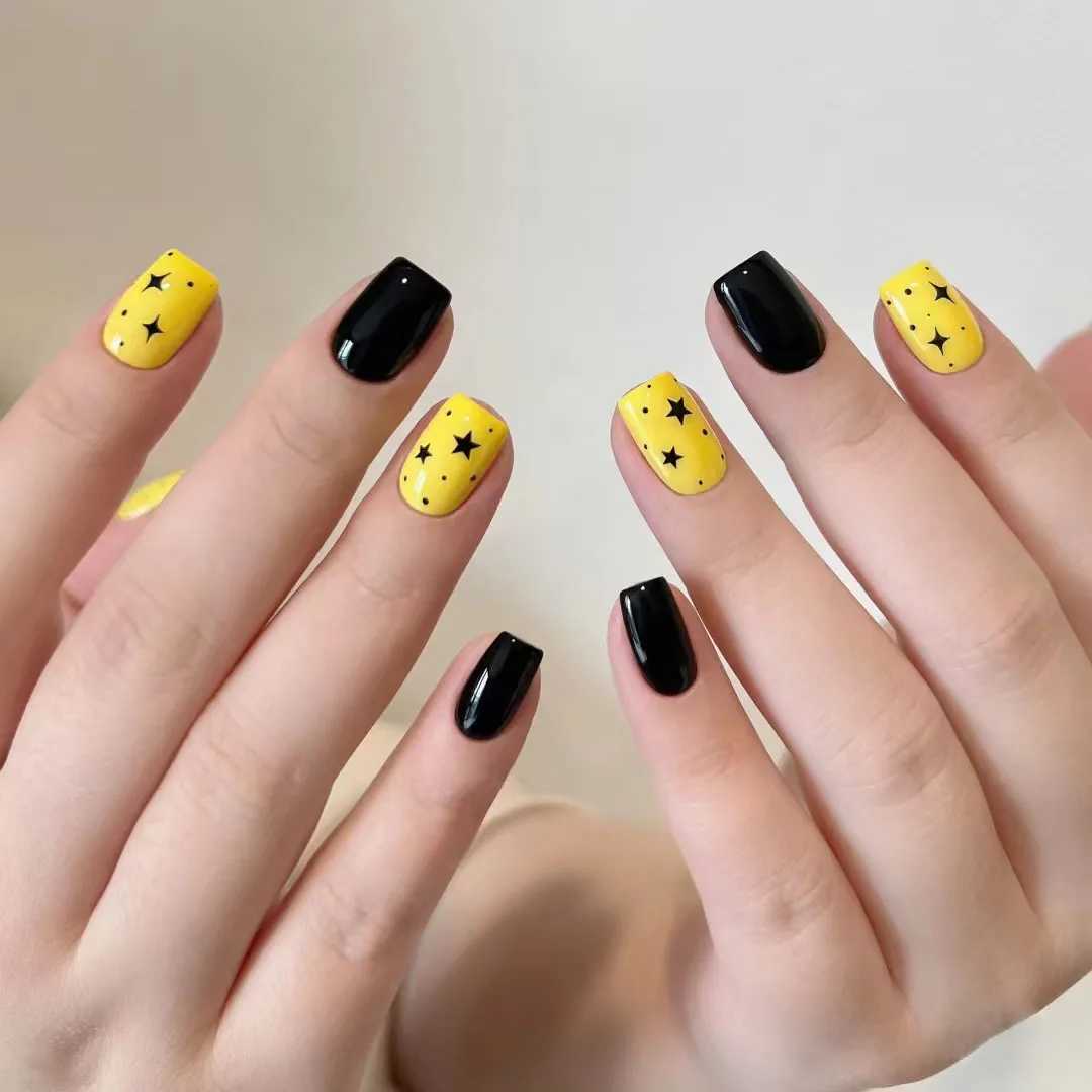 Y2K Black and White Star Man Fake Nails Complete Set of Short Fake Nails Detachable and Pressed on Nails W250410