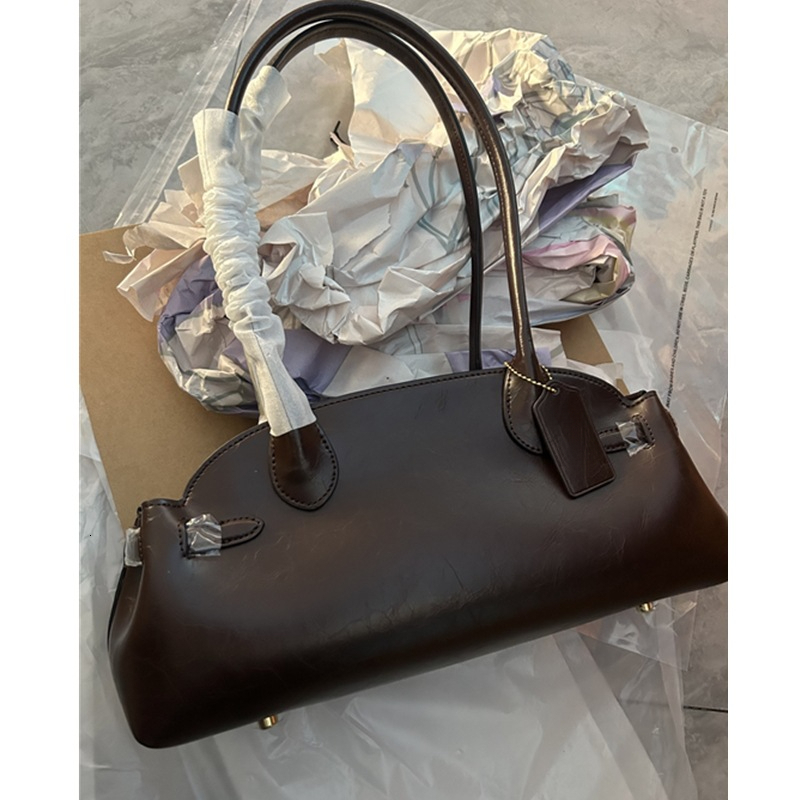 Underarm bag light luxury handbag designer bag winter new style solid color fashionable retro leather texture shell bag