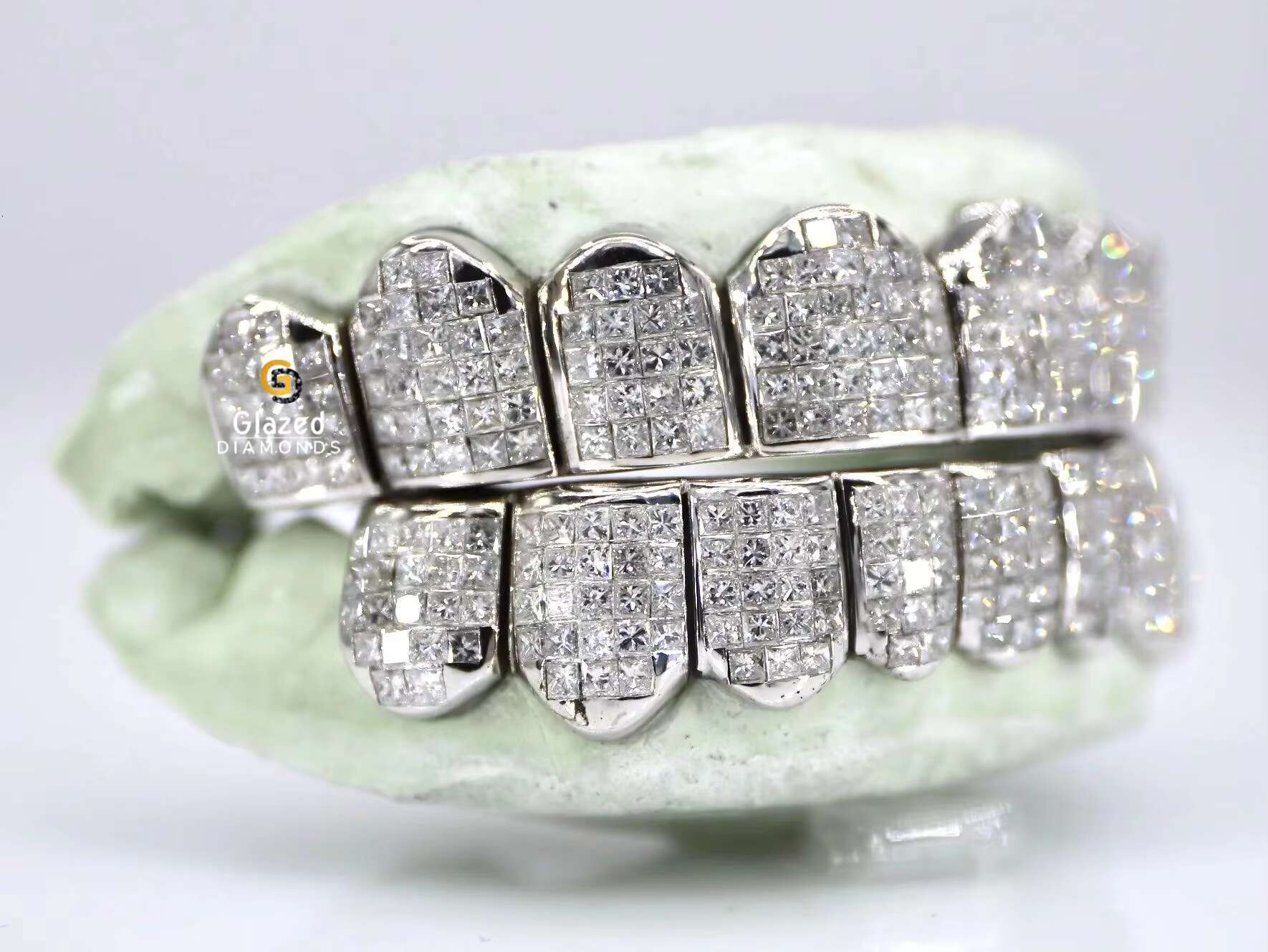 Hot Selling Custom Made Personalized Tooth Sterling VVS Moissanite Princess Cut Diamond Mens Iced Out Grillz Teeth Decoration