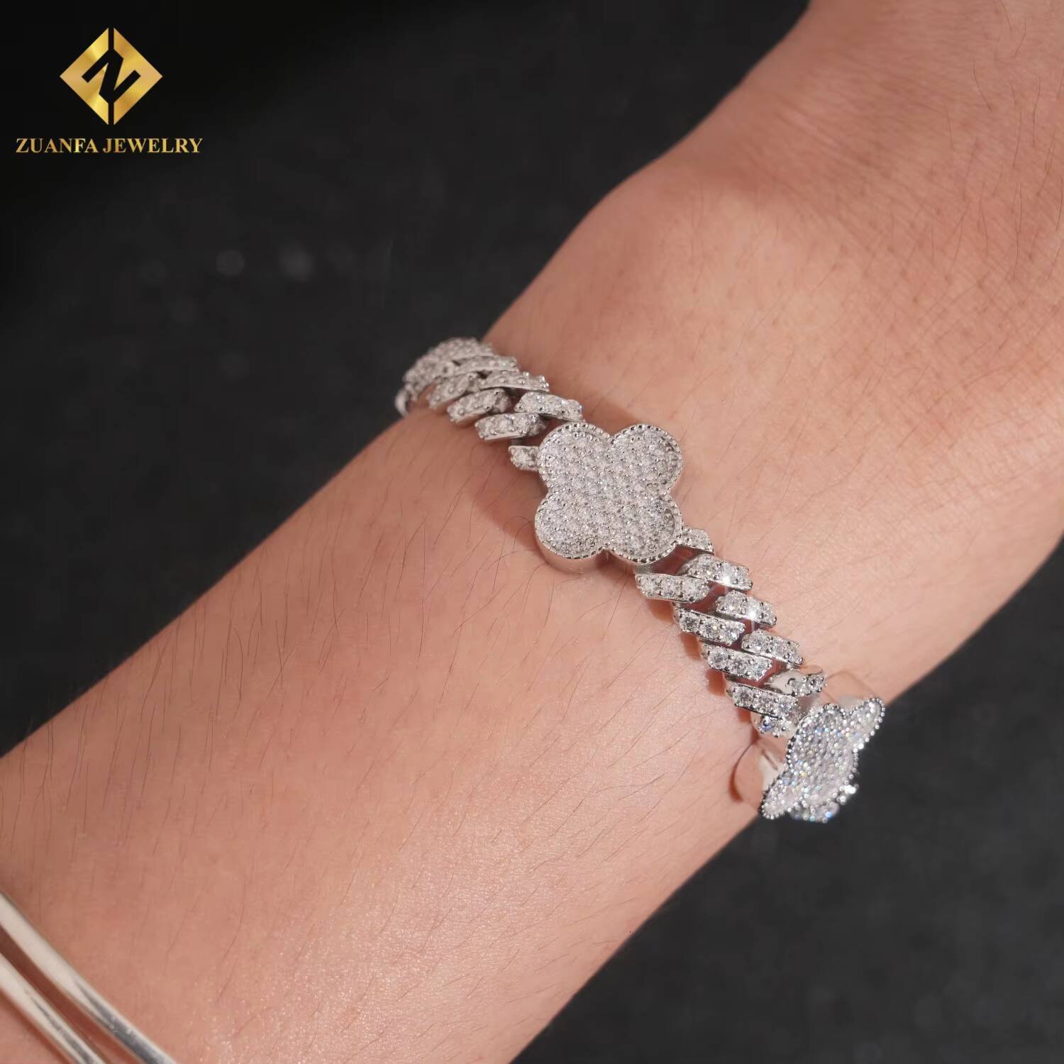Iced Out Jewelry 925 Sterling Silvrr Lucky Clover Four-Leaf Flower Bangle Bracelets Diamond Vvs Moissanite Luxury Fashion