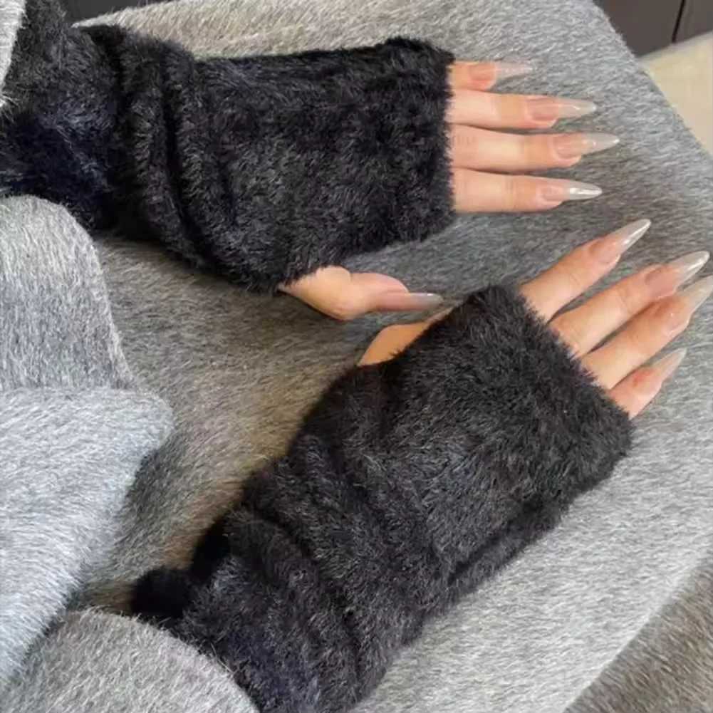 Winter Warm Half Finger Gloves Womens Long Sleeved Wrist Protection Outdoor Cycling Windproof Gloves Skin Friendly Warm Gloves L251110