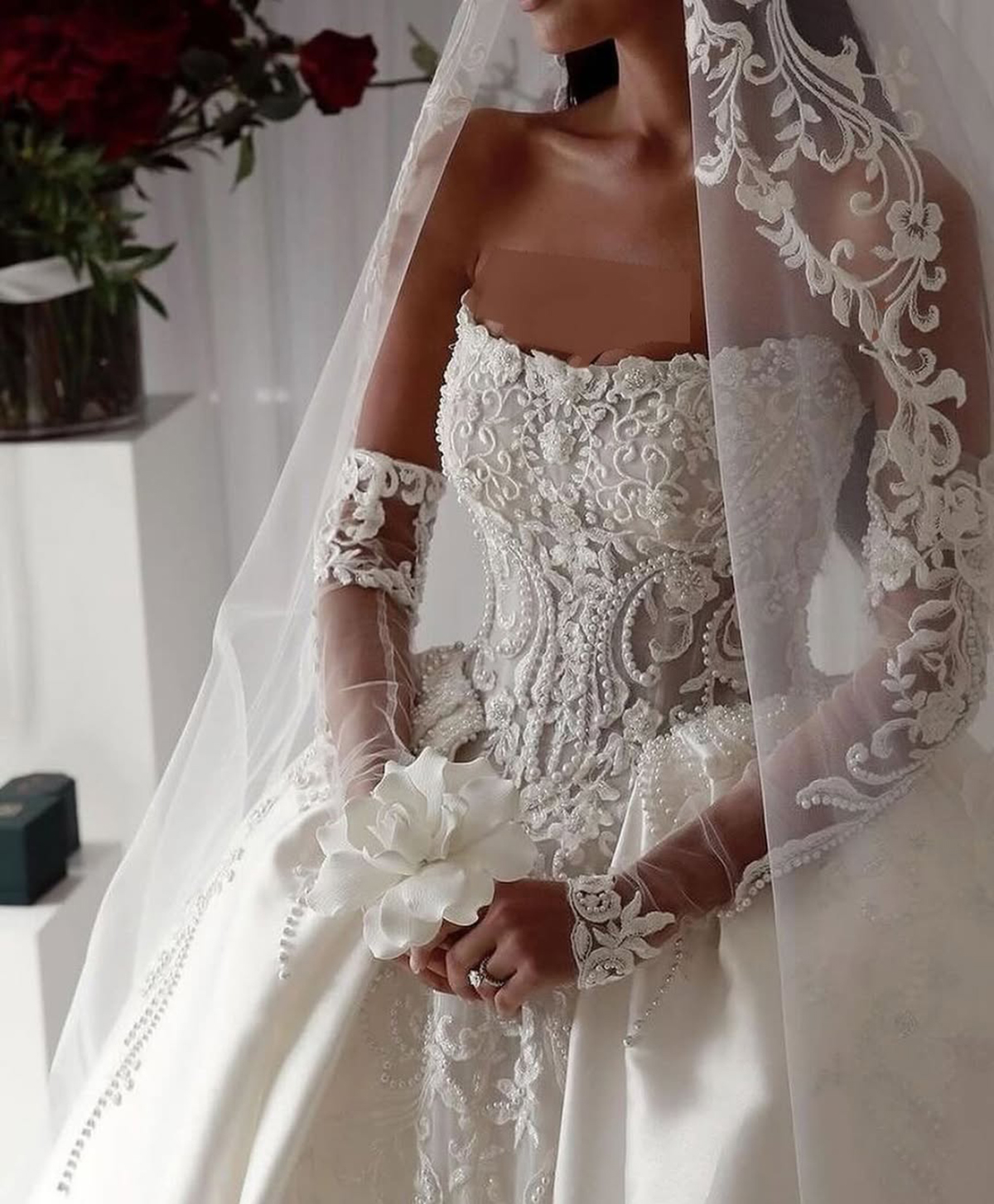 Pearl Beaded Lace Wedding Dresses A Line Strapless Satin Bridal Gowns Princess Style with Lace Gloves Custom Made Garden Castle Dresses