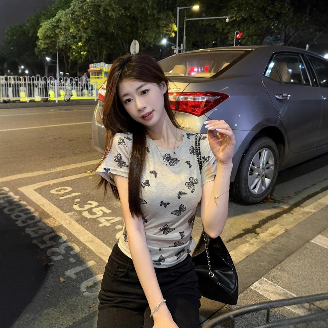 2025S Designer Women S T Shirt Butterfly Print Pleated Round Neck Sleeved T Shirt For Women In Summer New Waist Cinching And Slimming Short Style Pull
