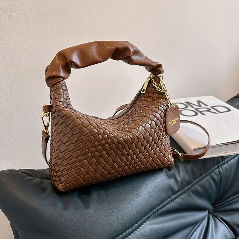 New Handmade Woven Fashionable Handbag Trendy Korean Style Single Shoulder Crossbody Woven With Pleats Womens Handbag R251110