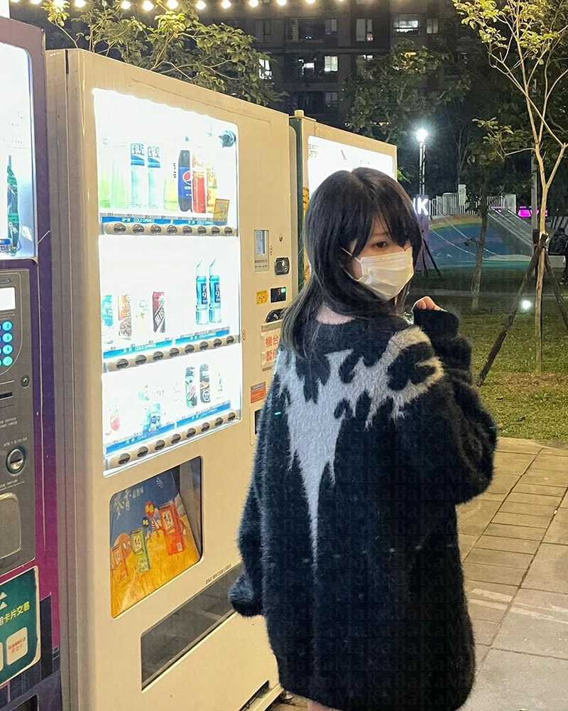 Fashion Black Gothic Vintage Ripped Grunge Jumper Streetwear Korean Oversize Hiphop Pullover Women Clothes Harajuku Sweater Y2k Winter Y251110