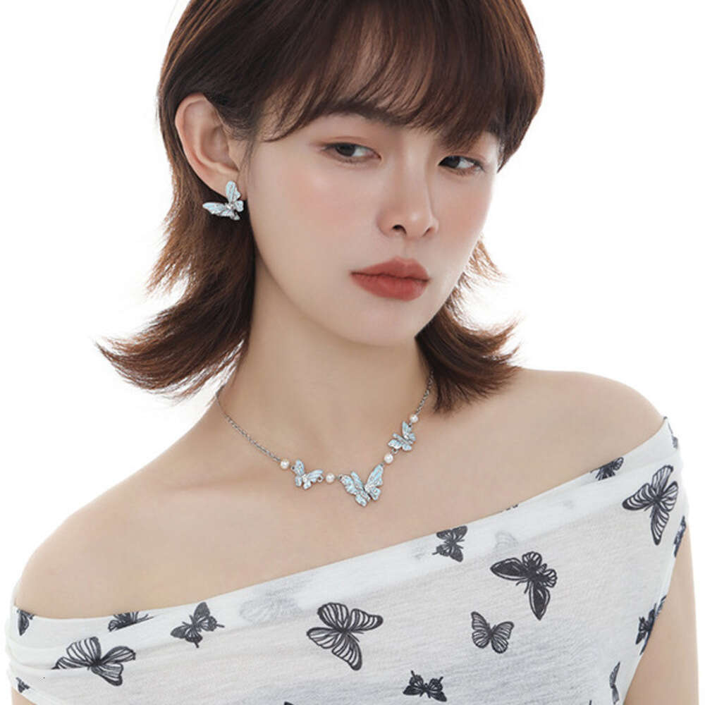 Original Sweet Blue Butterfly Pearl Necklace for Women, Niche Design with a Cool and Elegant Clavicle Chain