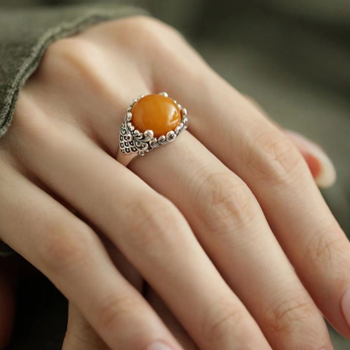 Retro Imitation Amber Women's Ring 2025 New High-end Niche Light Luxury Designer Ring Style Adjustable Index Finger Fashion Ring Girlfriend Gift