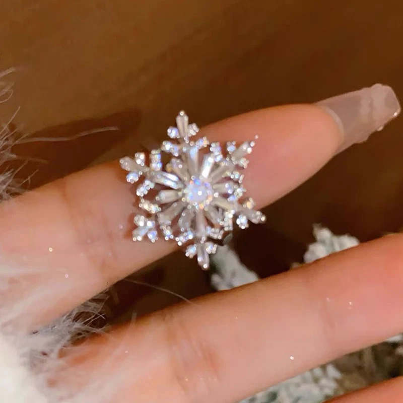 Shining Zircon Rotatable Snowflake Adjustable Ring for Women Elegant Personality Charm Accessories Party Wedding 251110