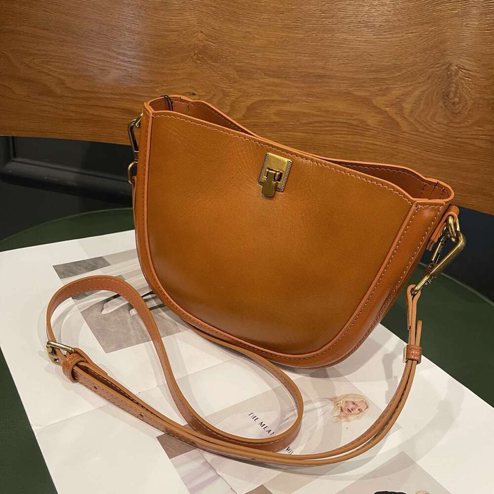 New Genuine Leather Saddle Commuter Versatile Women S Single Shoulder Crossbody Simple Fashion Shell Bag High Quality