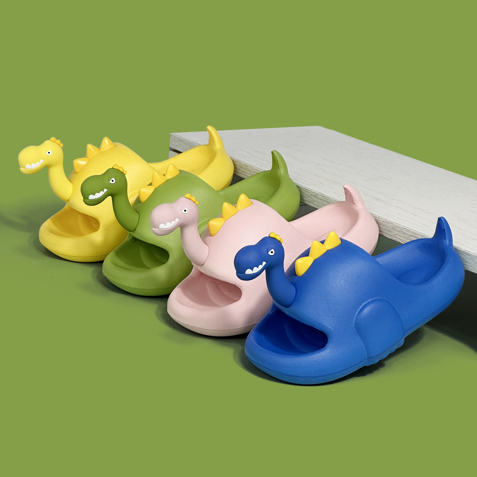 Dinosaur childrens 3D EVA slider for boys and girls indoor and outdoor bathroom anti slip and wear-resistant sandals for all seasons 250409