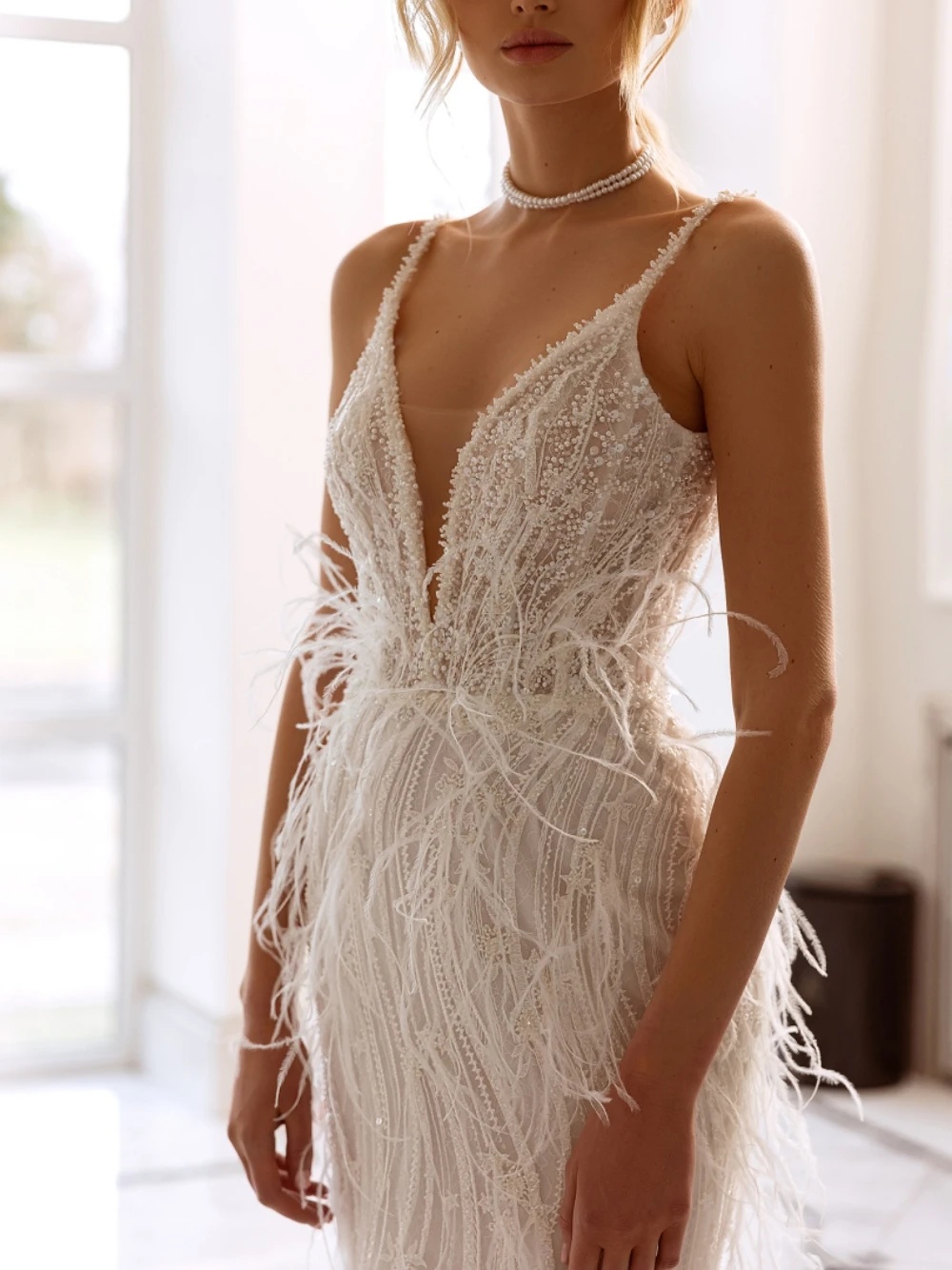 Elegant Evening Dresses For Women Feather Sequins Gown V Neck Sleeveless Backless Sweep Train Dress Party Custom Made