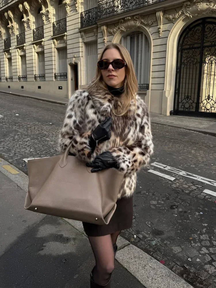 Lady Leopard Print Lapel Fur Coat Women Elegant Single Breasted Loose Jacket Fashionable Daily Commuting Office Outerwear 251110