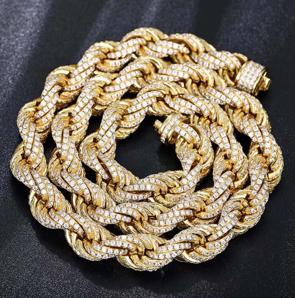 Hip Hop Popular Cuban Link Chain 8mm 15mm 925 Sterling Silver Hand Setting Iced Out VVS Moissanite Cuban Link Chain