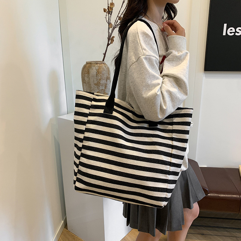 Women's Large Capacity Single Shoulder 2025 New Women's Designer Bag Niche Zebra Print Canvas Handheld Mother Handbag Outdoor Leisure Multif