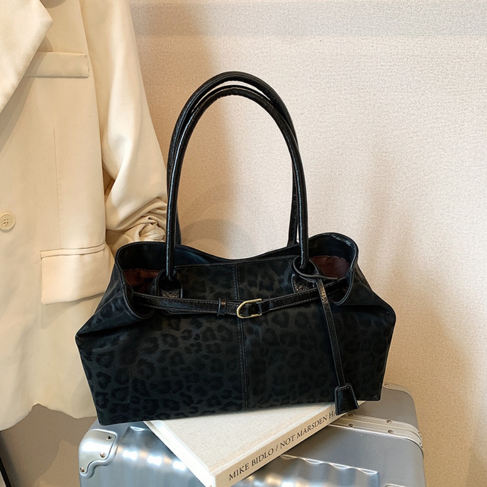 Chic Animal Pattern Arm Pit Pouch: Durable Premium Material Casual Purse For Everyday Use by Ladies