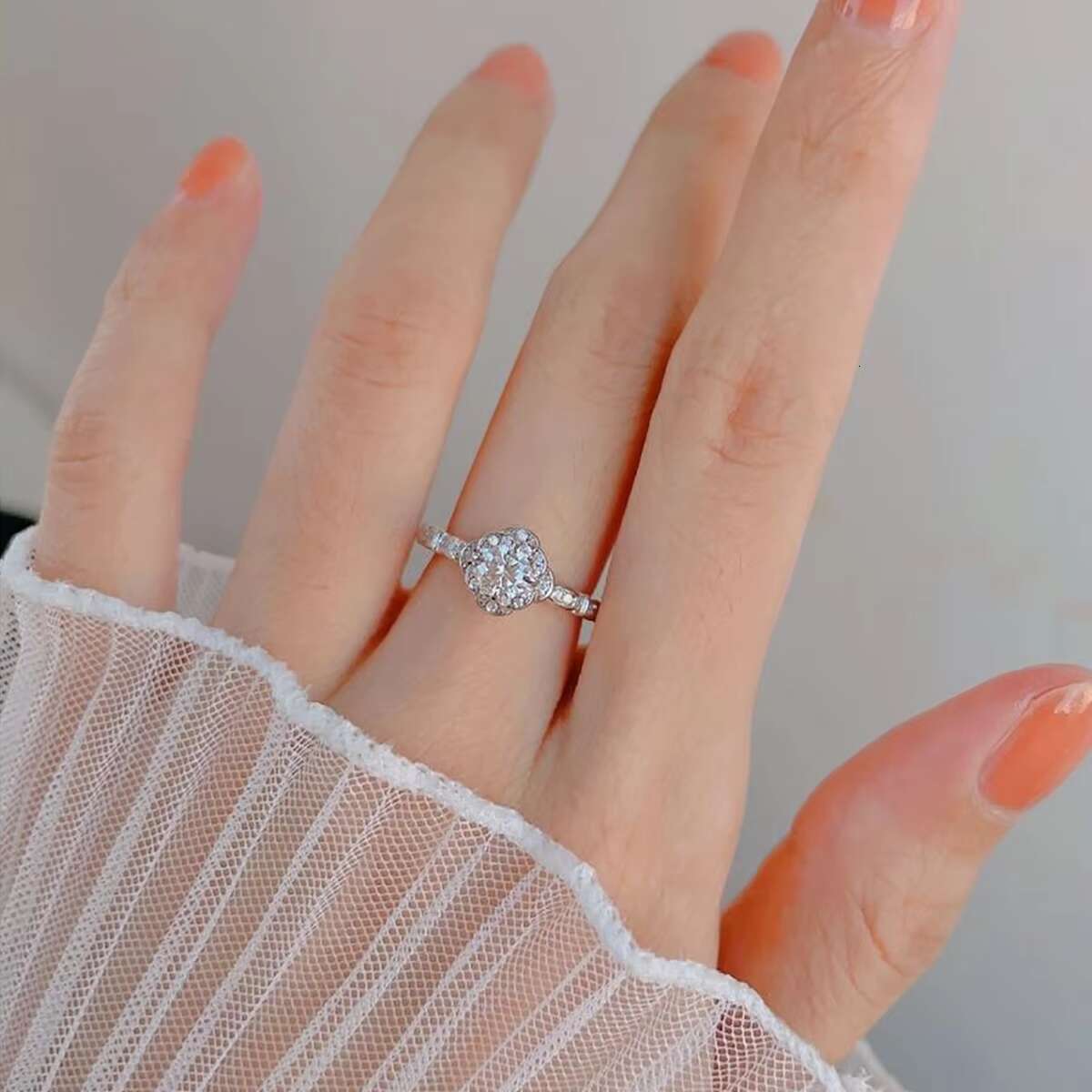 Fashion Jewelry 0.3 Mosanite Castle Rose Ring Women 925 Sterling Silver Moissanite Diamond for Engagement Ring
