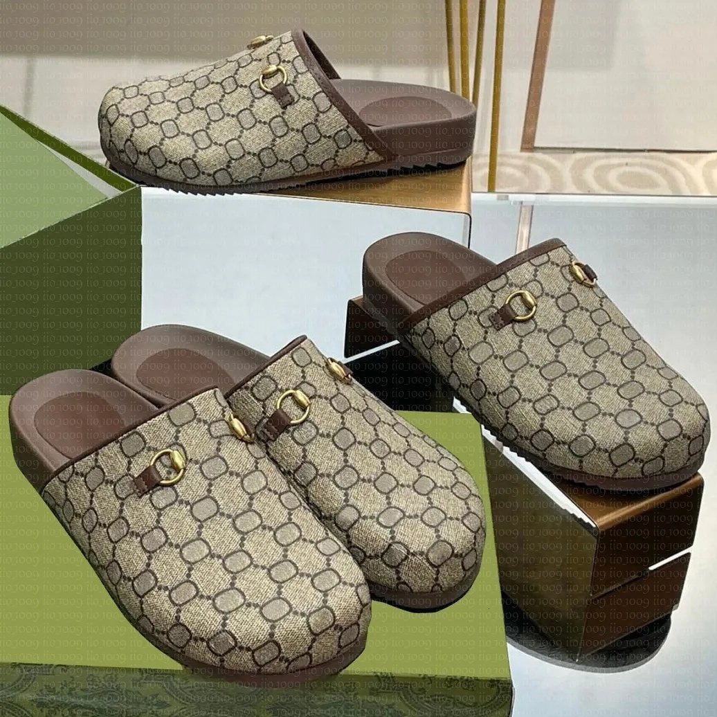 Designers clogs Luxury Slippers Slide mules Women Ladies flip flops Rubber Hollow Platform Sandals Flip Flops Scuffs Lovely Sunny Beach Shoes with box Size 35-45 00