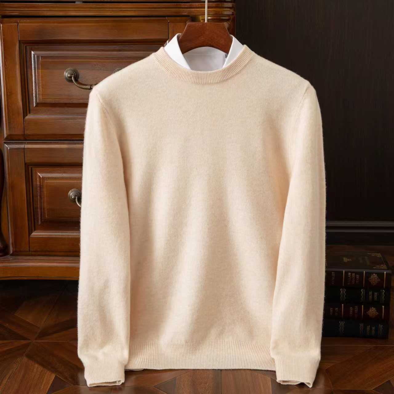 Classic Men's Basic Crewneck Pullover Sweatshirt Premium Quality Wool Fabric Suitable for All Occasions