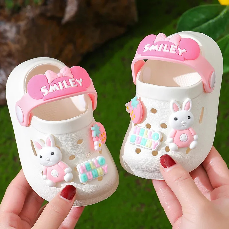 Cute cartoon childrens slider breathable anti slip EVA soft sole suitable for boys and girls slider childrens shoes 250409