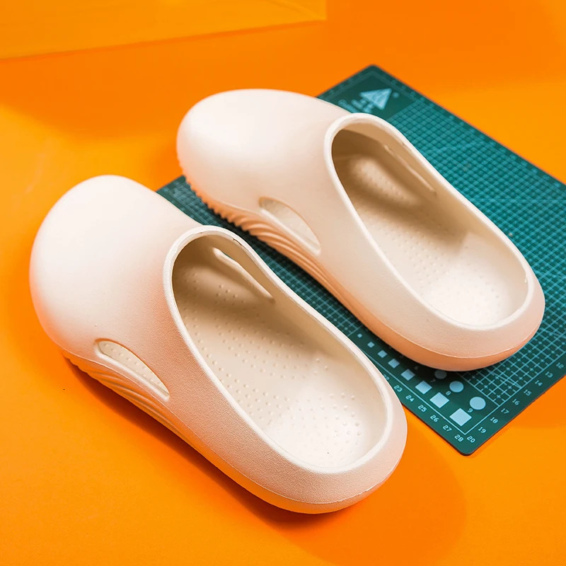 Mens slippers waterproof and non slip chefs shoes breathable and slippery suitable for casual home wear lightweight beach sandals mens garden slippers