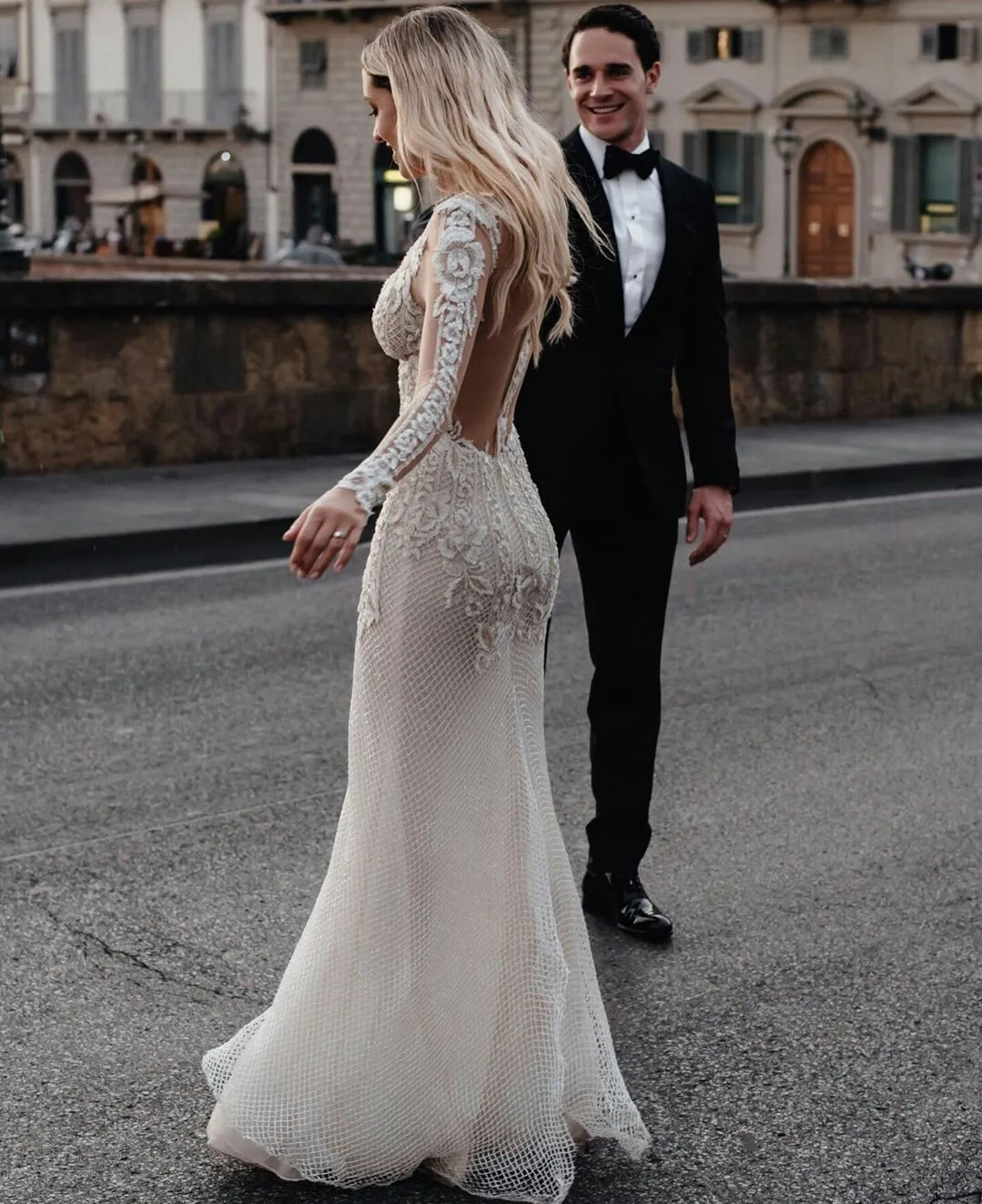 226 Designer Mermaid Wedding Dress With Long Sleeves Chic Ivory Lace Appliqued Bohemian Country Civil Bridal Gowns Sexy Deep V Neck Fitted Robe De Mar