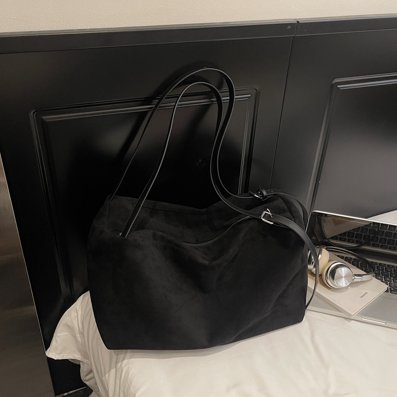 2025 Winter New Women's Retro High end Wide Shoulder Bag, Casual Versatile Crossbody Bag, High end Commuting Leisure Bag, Shopping Bag, Versatile